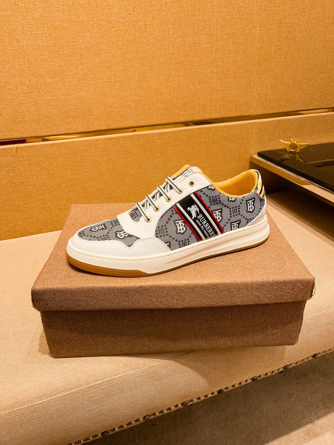 Men's shoes💰 400💰[LV]🔥Louis Vuitton, high-end men's shoes brand, official website 1:1 latest masterpiece: the upper is made of Italian imported first-layer cowhide with a comfortable and breathable lining➕original non-slip and wear-resistant outsole🔥, making walking more convenient and comfortable! An exclusive new model, a stunning work, a beautiful 1:1 replica [color] compared to the official quality! Create a fashionable personality to set off your uniqueness! A must-have for trendy men! Classic 🔥Size: 38-44 Color: 🔥 2⃣️colors available🔥.